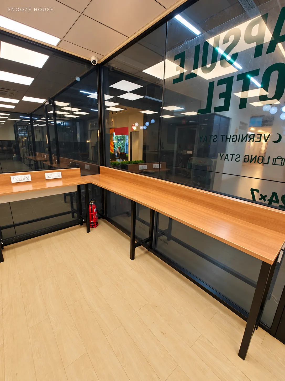 Work bar with charging points